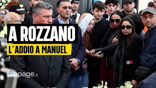 In centinaia per lultimo saluto a Manuel Mastrapasqua gli amici quotUningiustizia morire cosìquot [upl. by Claudine]