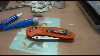 Benchmade Griptilian разборкаполировка шайбрегулировка хода клинка [upl. by Nwahsirhc159]