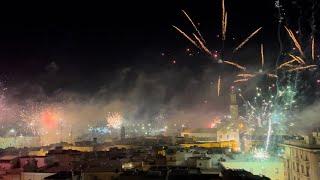 Capodanno i fuochi d’artificio illuminano il cielo su Bari Vecchia [upl. by Zane]