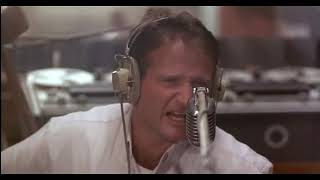 Good morning Vietnam  Adrian Cronauer Robin Williams en la radio  Castellano  1987 [upl. by Eido378]