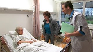 De toestand van deze 80jarige gaat zienderogen achteruit  De Kliniek  VTM [upl. by Grayce]