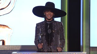 2016 CFDA Fashion Awards Beyoncé Receives Fashion Icon Award [upl. by Dalia579]