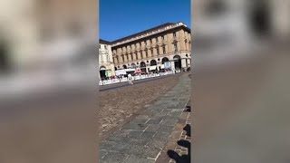 Torino il momento dellincidente al salone dellauto in un video [upl. by Ayn841]