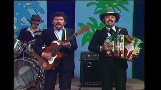 Ramon Ayala y los Bravos del Norte  quotBonita finca de adobequot [upl. by Anekam489]