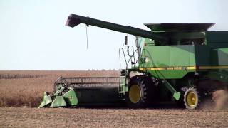 John Deere 9500 Combine Operated by Larry Zimmerman on 1062011 [upl. by Adnowat617]