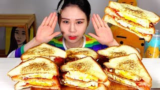 SUB 단무지계란토스트 Egg Danmoojiyellow pickled radish Toast Sandwiches 먹방 Mukbang Eating Sound [upl. by Il916]