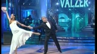 Ballando con le stelle Walzer Natalia Titova  Ivan Zazzaroni [upl. by Eeruhs]