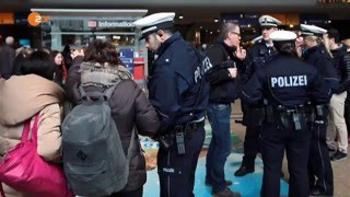 Sexuelle Übergriffe am Kölner Hauptbahnhof 20152016 08012016 ZDF HeuteJournal [upl. by Louisette]