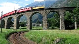 Bernina Express auf dem Kreisviadukt bei Brusio [upl. by Orji]