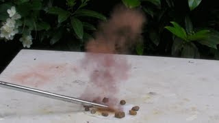 Explosives Stickstofftriiodid Explosive nitrogen triiodide [upl. by Nylzor231]