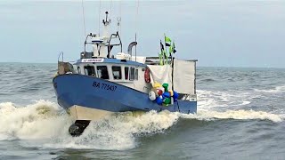 📛 GROSSE HOULE À CAPBRETON ENTRÉE ET SORTIE AGITÉES POUR LES BATEAUX 🌊👀 Alexrolland [upl. by Byram]