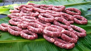 FAIRE DES SAUCISSES MAISON 🌴 MAKE HOMEMADE SAUSAGES [upl. by Ranite479]