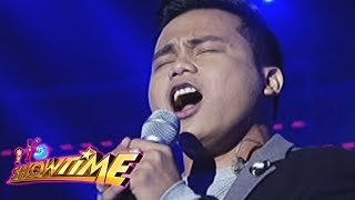 Its Showtime Noven Belleza sings quotTumahan Ka Naquot [upl. by Norty]