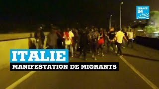 Italie  des migrants manifestent à Vintimille [upl. by Ahcsap819]