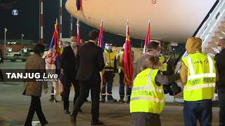 Uživo  Aerodrom Nikola Tesla  Predsednik Srbije docekuje pomoc NR Kine [upl. by Acirt]