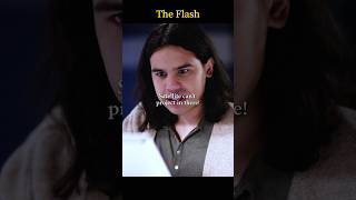 The Flash used a hologram to trick the criminals S02 E20 dccomics shorts movie [upl. by Yro]