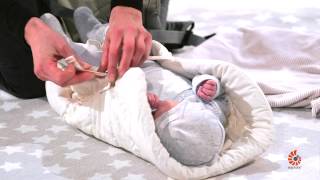 How Do I Use Infant Insert  360 Baby Carrier  Standing  2014  Ergobaby [upl. by Laamak]