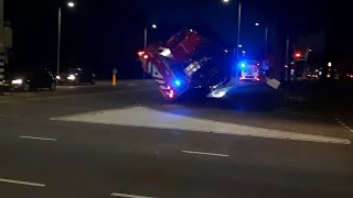 crash thv zwaar hoogwerker brandweer kantelt tijdens rit richting gebouwbrand [upl. by Enyahs674]