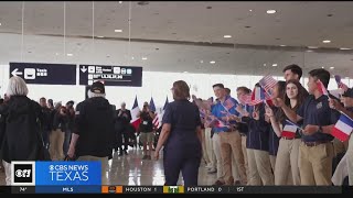 World War II veterans receive heros welcome in France [upl. by Trebo]