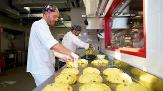 Dall’antica ricetta del nonno pasticcere rinasce il panettone di sola uvetta [upl. by Siocnarf]