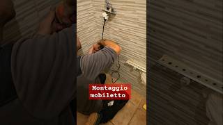 Montaggio mobile sospeso edilizia ristrutturazione faidate costruzioni [upl. by Alleuol]