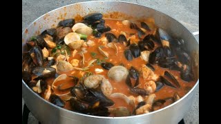 How I make Cioppino Italian Fish Stew Clams Mussels Shrimp Scallops Fish [upl. by Aley]