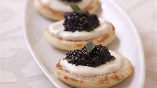 Recette  Blinis au caviar crème et estragon [upl. by Aninay]