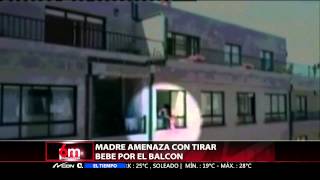 Mujer amenaza con lanzar bebé de edificio [upl. by Leroj180]