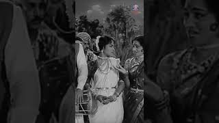 जुगलबंदी  Jugalbandi  Jayshree Gadkar  Marathi Classic Lavani Song  shorts  lavani [upl. by Asaret]