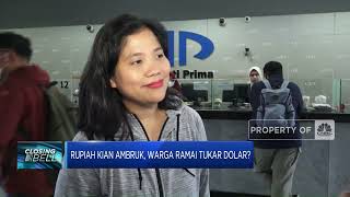 Rupiah Kian Ambruk Warga Ramai Tukar Dolar [upl. by Brink863]