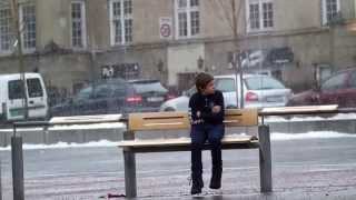 ¡Actos De Bondad Mira La Reacción De Las personas Cuando Ven Un Niño Congelándose Al Aire Libre [upl. by Jerrome482]