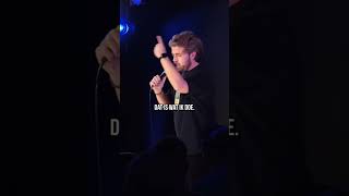 Fiscalist met kakker kleding  Daan van der Hoeven ComedyClubHaug comedy standuplive funny [upl. by Lanford997]