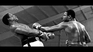 Larry Holmes vs Trevor Berbick April 11 1981 Las Vegas [upl. by Eyaf]