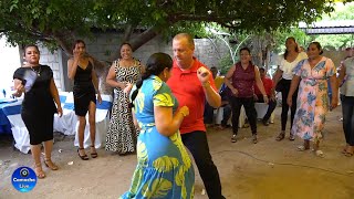 ASI SE DIVIERTE UN GRINGO BAILANDO EN LA TIERRA CALIENTE DE GUERRERO baile bailestierracaliente [upl. by Bozovich]