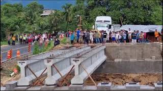 🚨Se corta la circulación en la carretera federal AcapulcoZihuatanejo a la altura de El Tuzal [upl. by Arick]