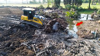 Most powerful SHANTUI Dozer with skillful driver pushing dirt wonderfully [upl. by Lettig]