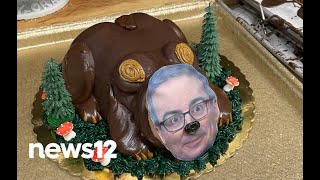 John Oliver eats giant Deisings cake bear pledges 10K donation to Kingston food pantry  News 12 [upl. by Queridas]