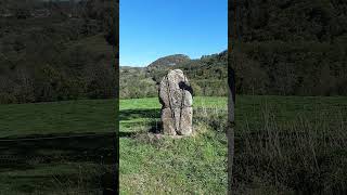 Rencontre le menhir enchaîné [upl. by Farwell]