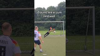 Der Albtraum jedes Torhüters😬 fussball [upl. by Nannek]