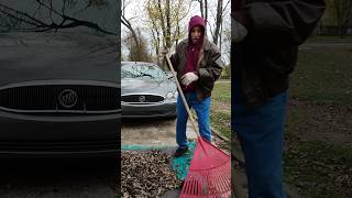 PAPA CISCO PUT THE LEAVES ON A TARP 🗣️👴🍁🍂🍃🤷‍♂️😂 raking leaves fall yardwork autumn holidays 🙏 [upl. by Ert]