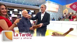 La Tarde aquí y ahora Rafael el artesano que transforma la madera del olivo en arte [upl. by Dyer]