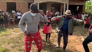 Live On an African trip Apollo BW dancing to Nabudwale yaya by Iddi Masaba Iddi Masaba songs [upl. by Tore251]