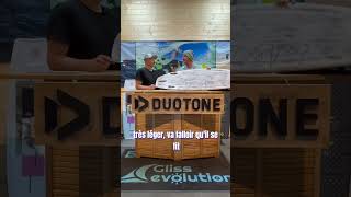 🌊 Planche de surf Kite Duotone Whip Dlab 2025 présentée par Thomas et Adrien [upl. by Uoliram854]