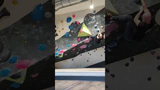 bouldern urbanapesnorderstedt blaue 68 Sektor 16 Familienwand [upl. by Annorah]