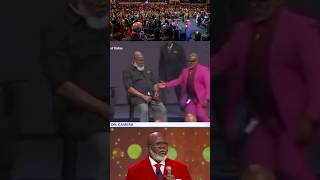 Td jakes convulses mid sermon😨👀 explorepage fyp news jesus [upl. by Elleirda243]