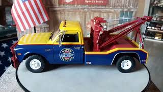 118 Greenlight 1969 Chevrolet C30 Dually Wrecker [upl. by Anurb]