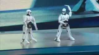 Robot Việt Nam nhảy Gangnam Style gây ấn tượng tại CES 2013  Vinamain [upl. by Anitsrhc]