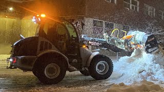 Kiinteistöpalvelut Nurmela Kramer 8085 with Arcon Snowplow plowing snow in Malminkartano [upl. by Lammaj]