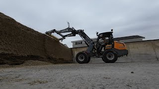 Giant 3500 Compact Wheel Loader Demo [upl. by Kerrie902]