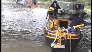 NARROWBOAT LOSES RUDDER IVOR BATCHELOR NB MOUNTBATTEN 1992 [upl. by Cuda824]